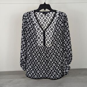The Limited Black and White Paisley Long Sleeve V-Neck Womens Top sz S9